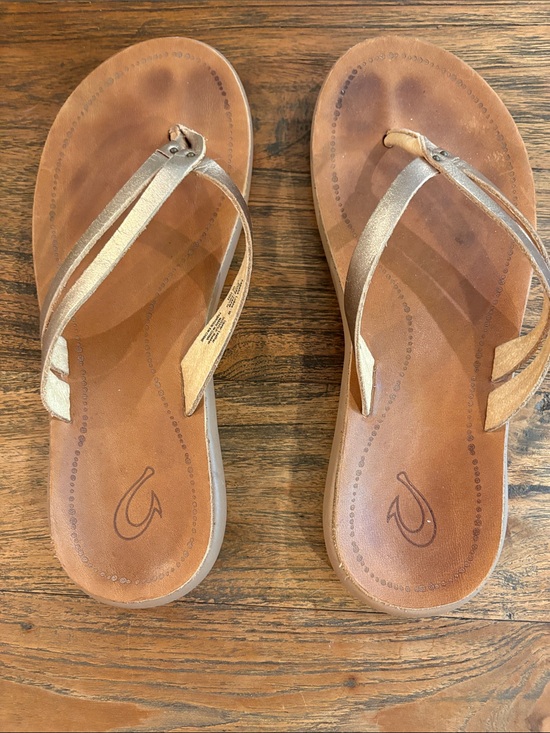 OluKai Shoes - OluKai Women's Metallic Gold Leather Thong Sandals